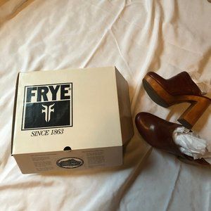FRYE Emily Clog